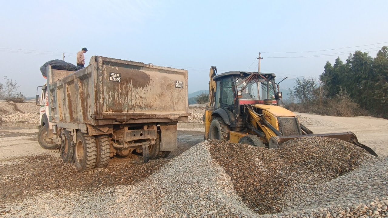 JCB Vacuum Loader Loading Ballast into Tiffer .Tata Tiffer .Drum Truck Loading Ballast. jcb