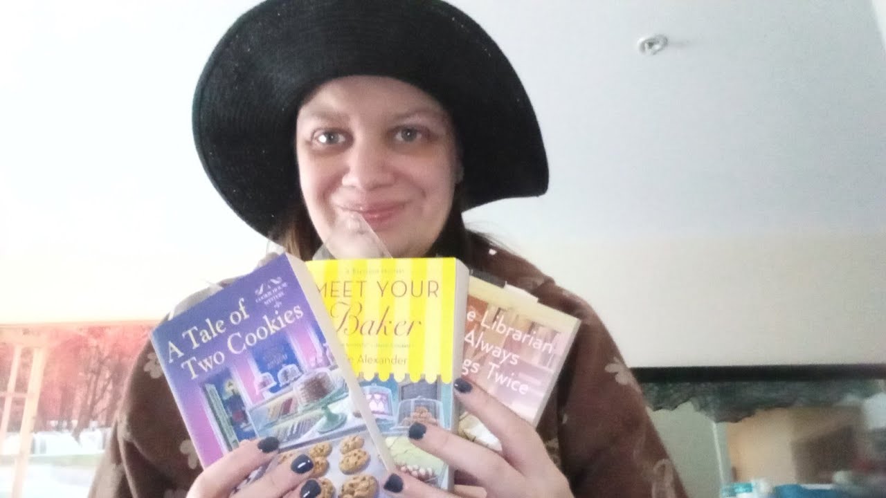 Bookshelf TBR: Cozy Mysteries 🧺📚
