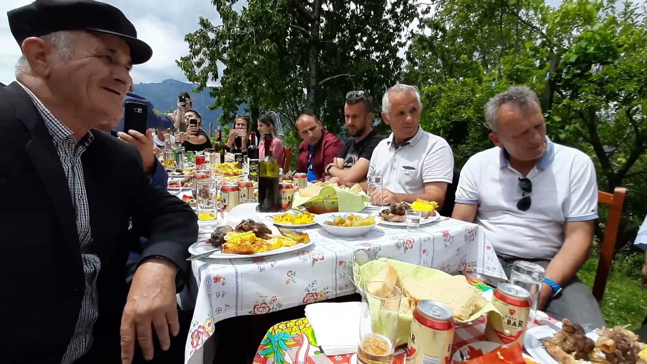 Nje sofer ne nderim te mesuesit Fanit Ndue Zef Ndreca
