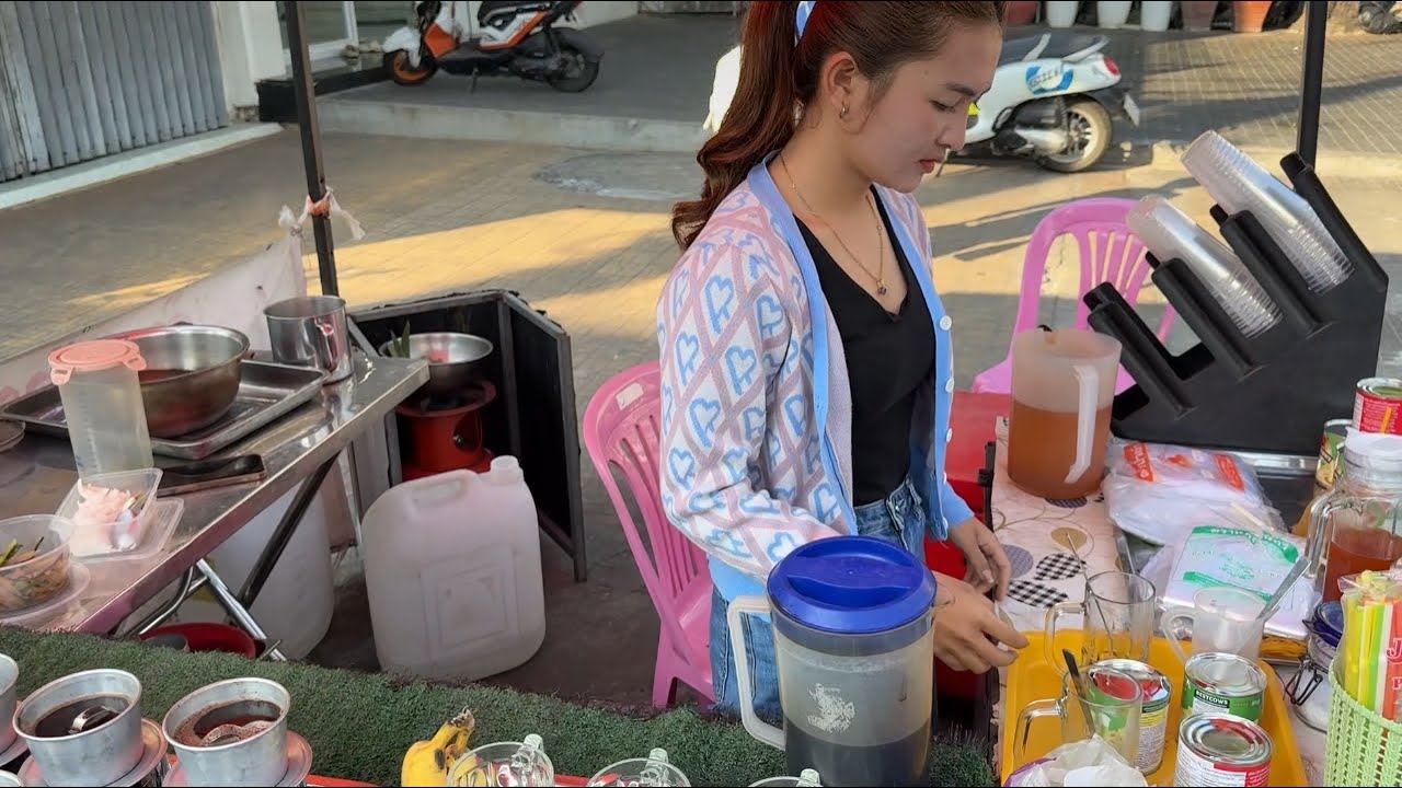 Popular Khmer Noodle and Snack All Around The Corner / Cambodian Street Food, Cambodia