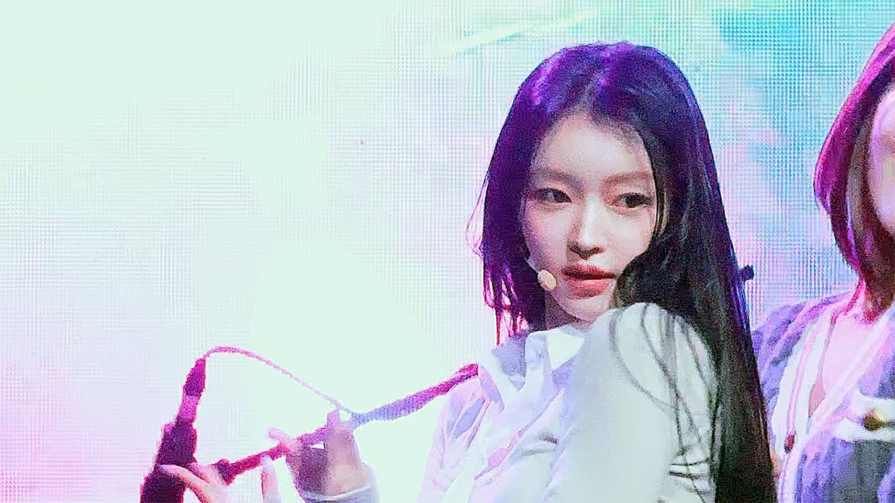 240925  오마이걸 유아 YooA -  살짝 설렜어 (NONSTOP) 세로 직캠 @ 성신여대 축제 (가을 첫 축제 행사) | Plumia (4K)