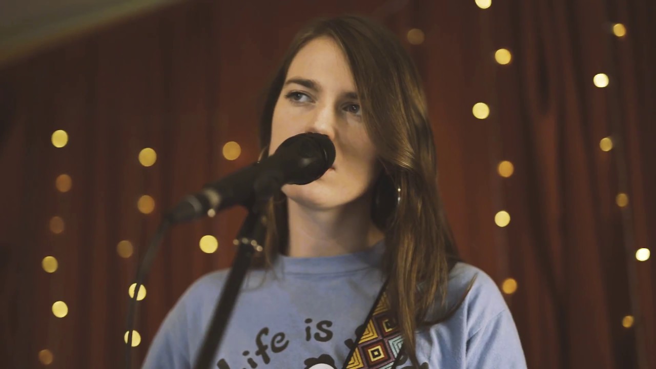Angie McMahon - Missing Me (Live)