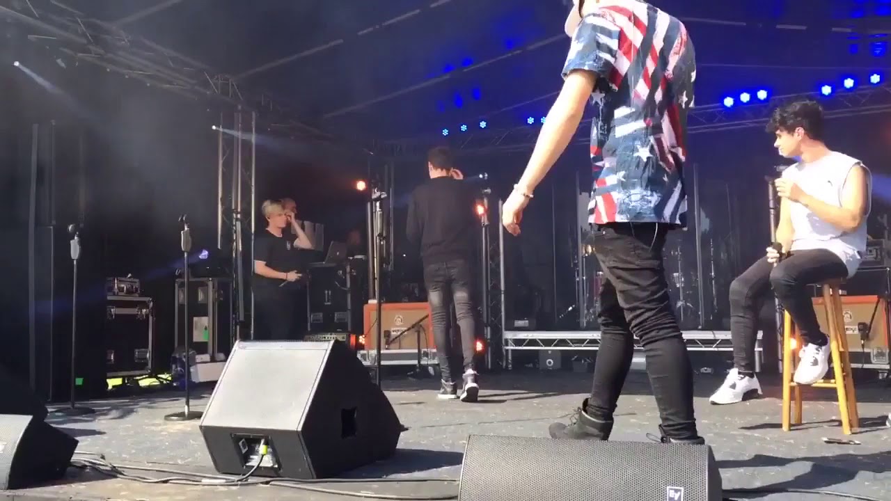 Roadtrip singing After The Show Live