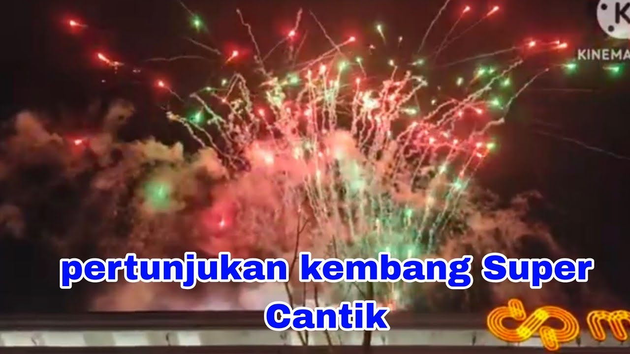 Kemeriahan IMLEK 2026 pertunjukan Kembang Api di DP Mall Semarang