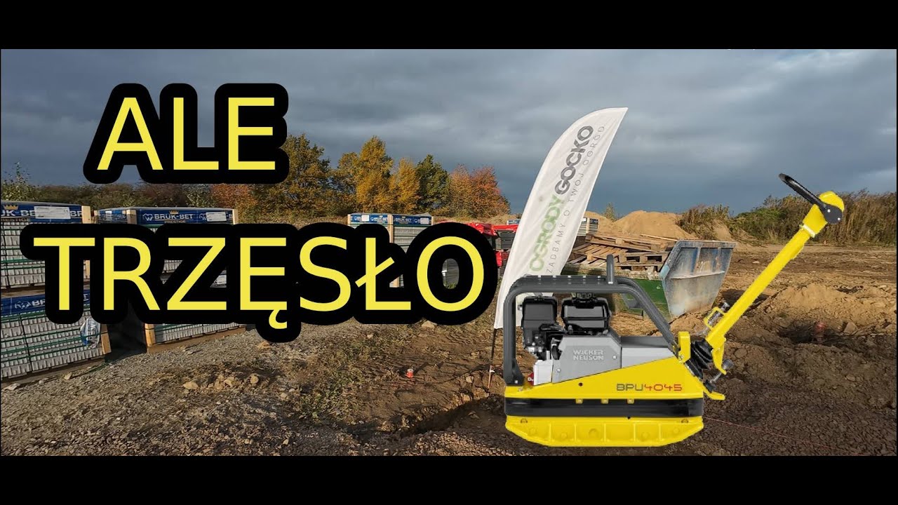 Tak zagęszczamy i układamy obrzeża, żeby podjazd był wieczny!  #bruk #obrzeża