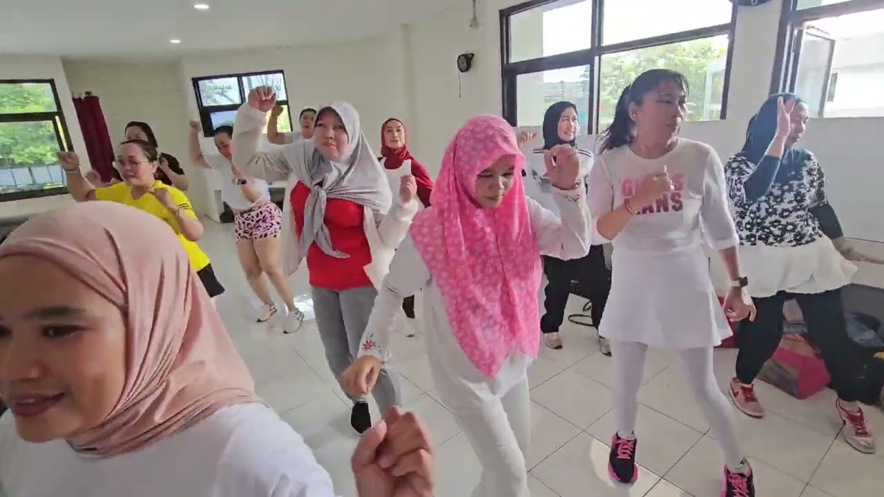 ZUMBA BAILA CON LA OLA 