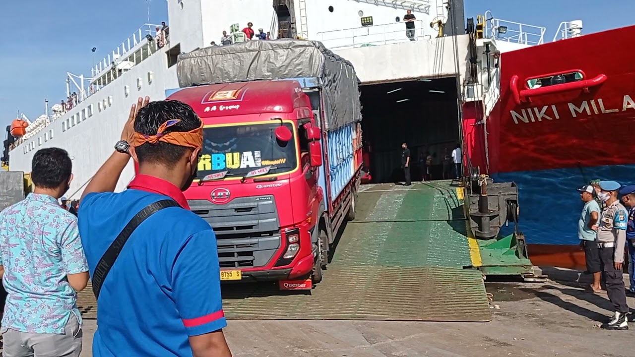 kapal roro perdana masuk pelabuhan Bima