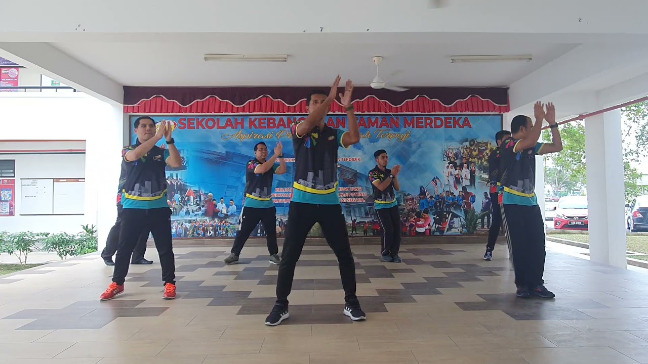 Senam Pagi SK Taman Merdeka - Doraemon
