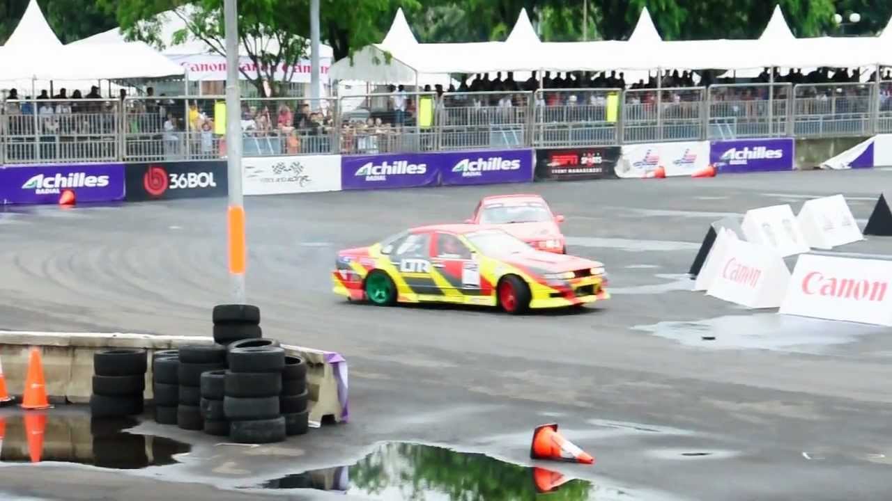Formula Drift Indonesia 2012: Top 32 Dean Zen vs Valentino Run 2.AVI