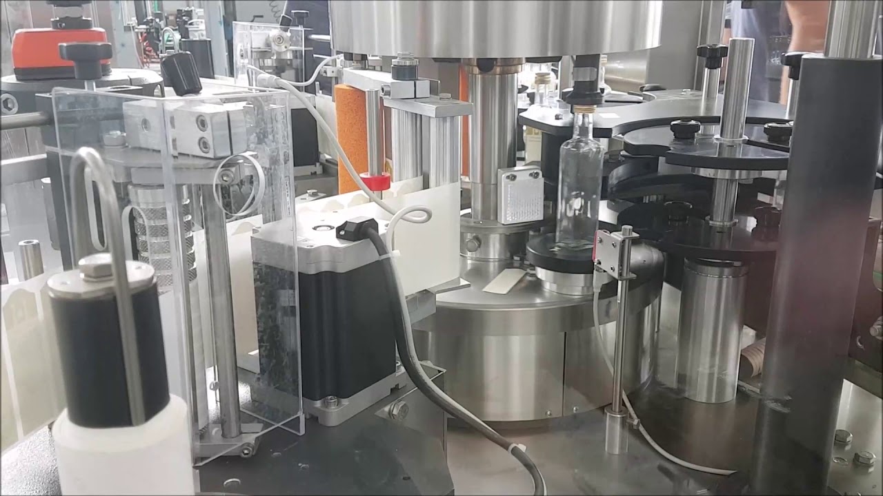 Etichettatrice rotativa bottiglie quadre - rotary labeller for square bottles