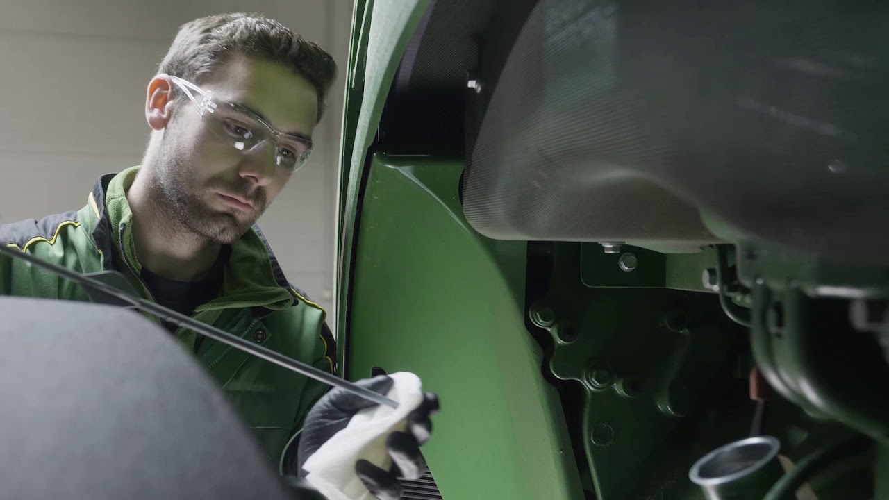 John Deere | Expert Tip Tractor - Oil Change