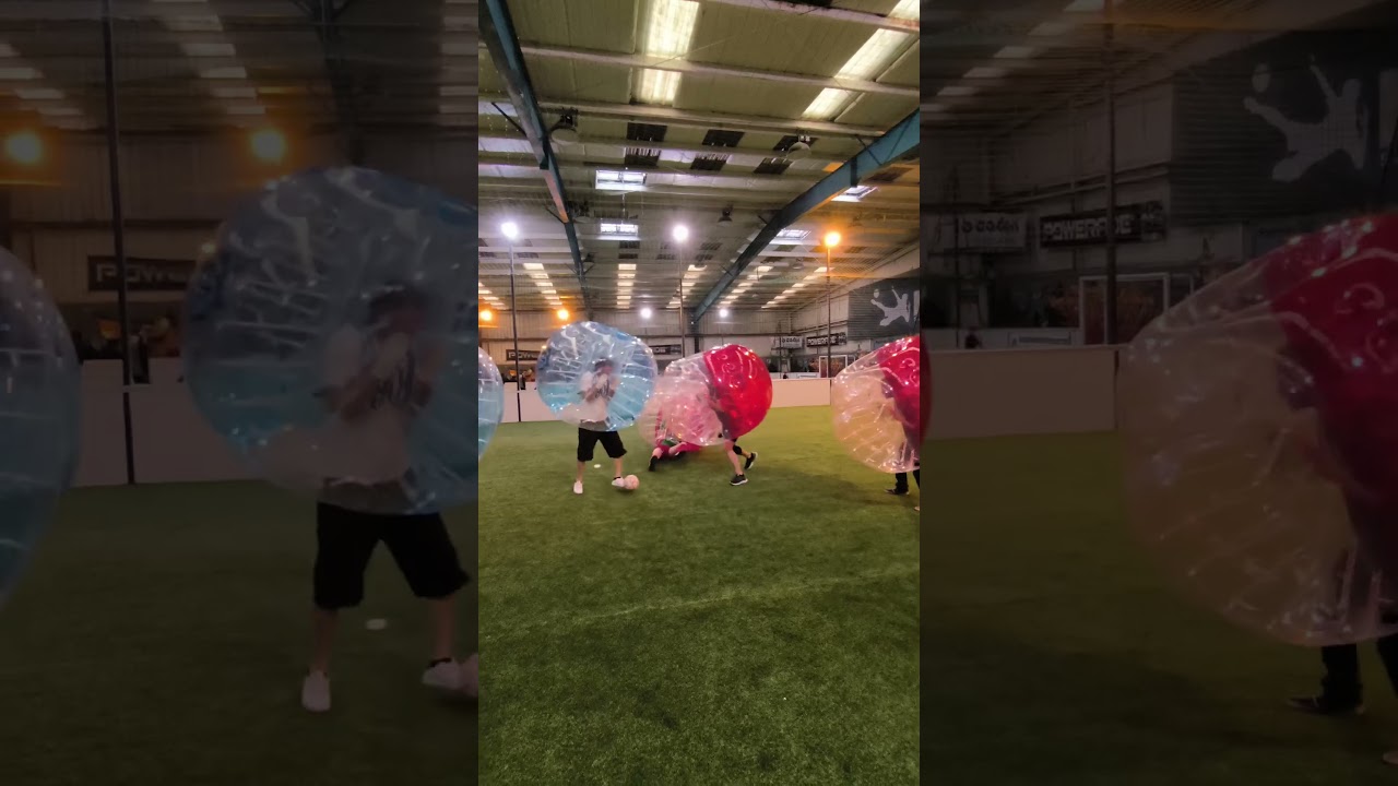 Ils regardent &agrave; peine le ballon 😆#bubblesoccer #foot #football #soccer #sport #indoor #bubblefoot