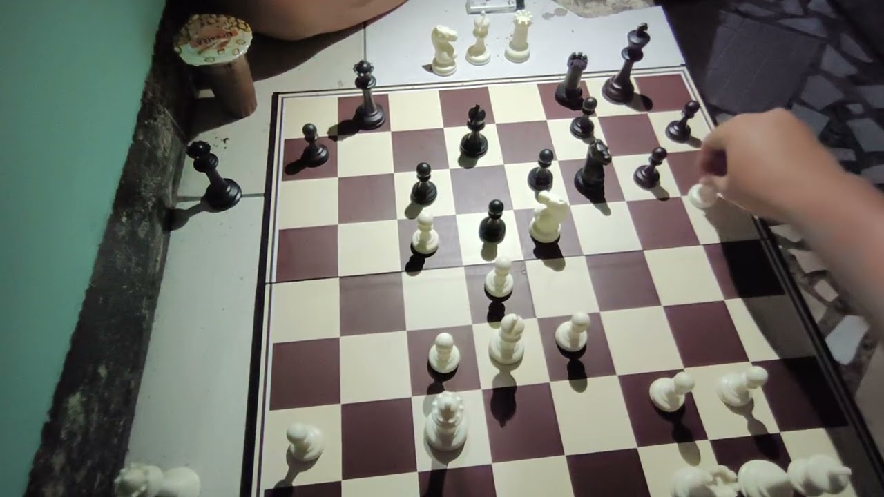 Playing Chess Casually bersama teman main! jika ad mistake atau blunder maaf, krna ini hnya hiburan✌