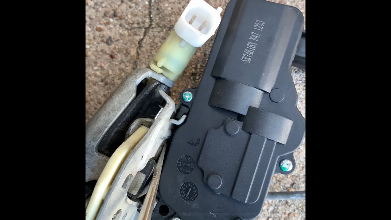 Como cambiar actuador de puerta trasera Ford f-150 2008 fácil y rápido