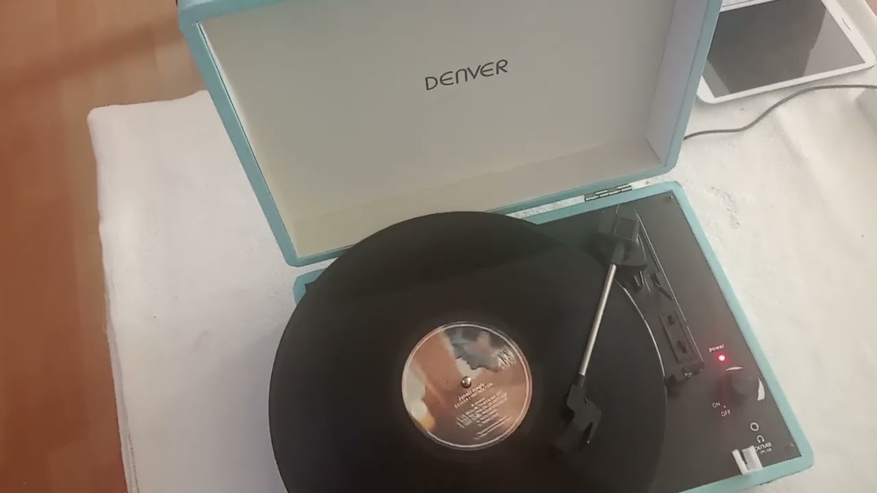 Popravljen gramofon Denver VPL 120-BlueTest