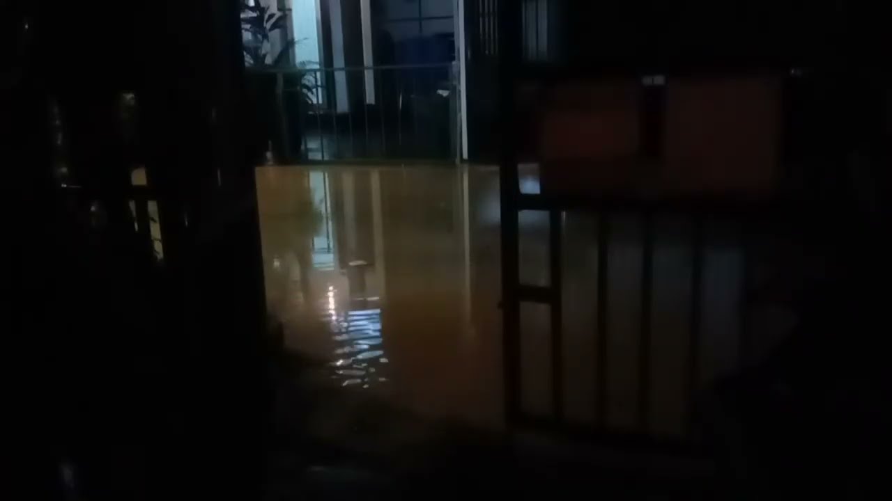 hujan blm berhenti jadi banjir gini!