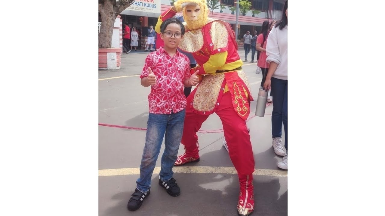 Acara imlek di sekolah anak2 ku ... 