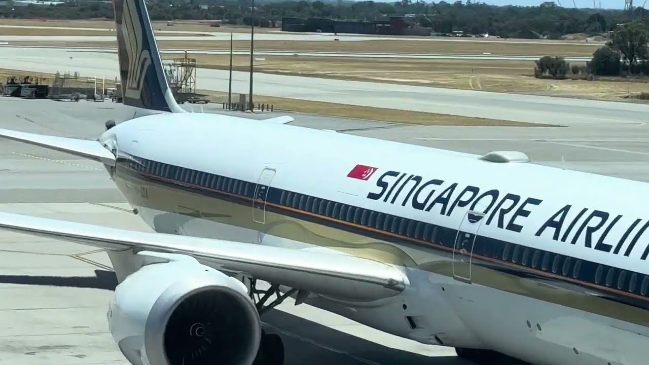 Singapore Airlines Boeing 787-10 Taxi to Gate 52 at Perth Airport | SQ226 Arrival 🇦🇺 ✈️ 🇸🇬