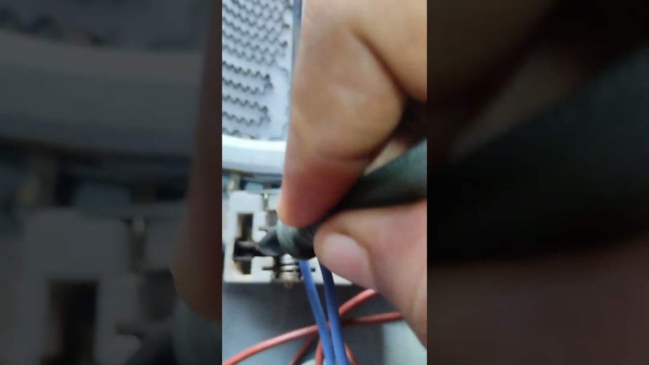si t&uacute; vitroceramica , enciende y se apaga  y no enciende m&aacute;s , lija los contactos quita carb&oacute;n