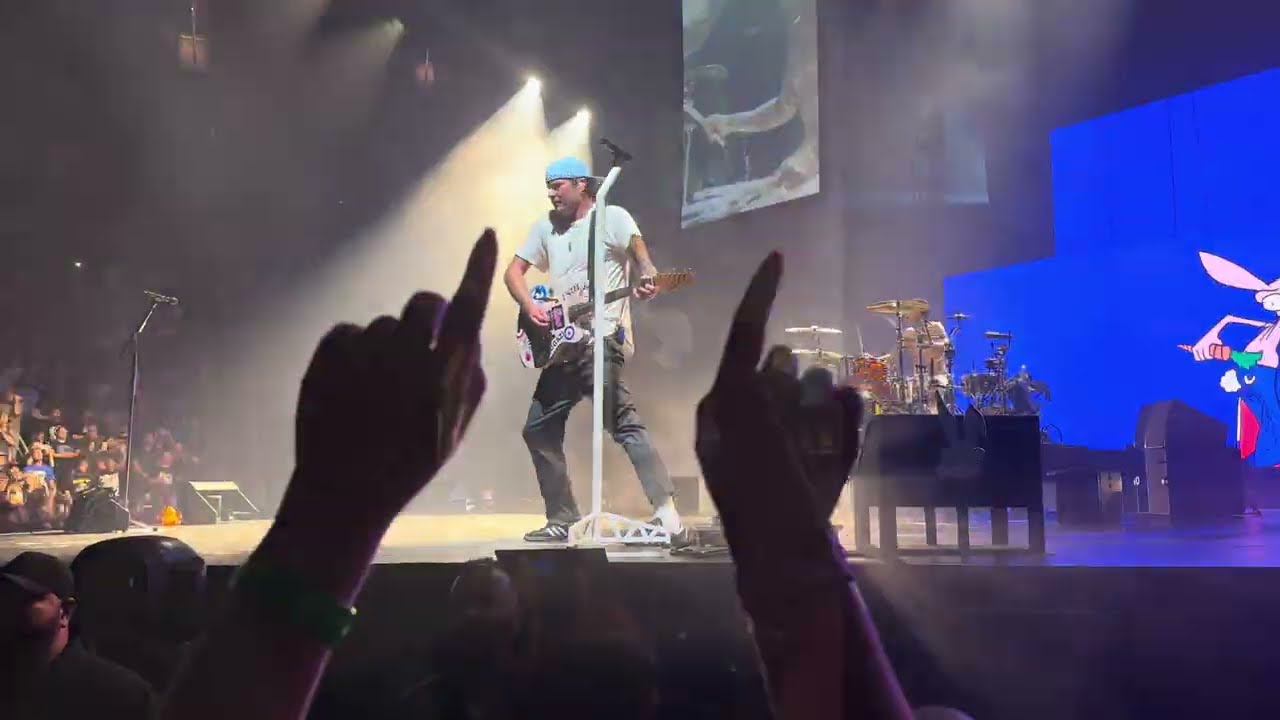 blink-182 - First Date/All The Small Things [Live @ Houston] 07/08/2023