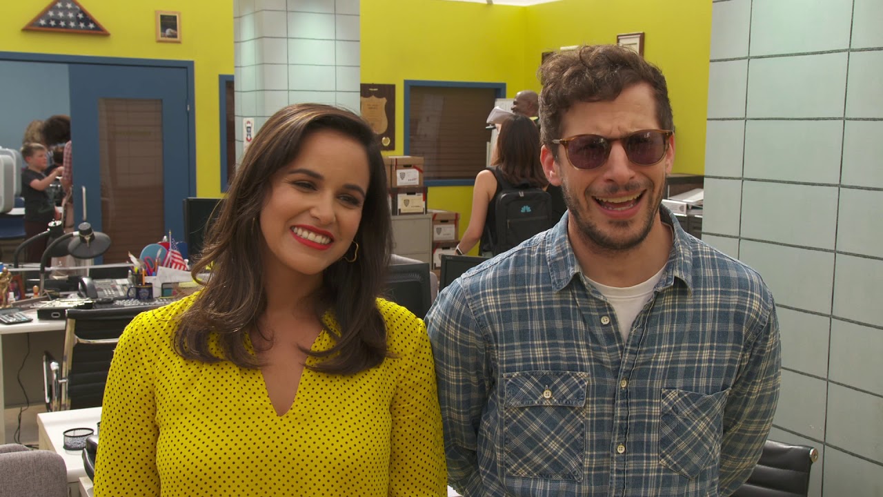 SDCC 2019 - Brooklyn Nine - Itw Melissa Fumero and Andy Samberg (official video)