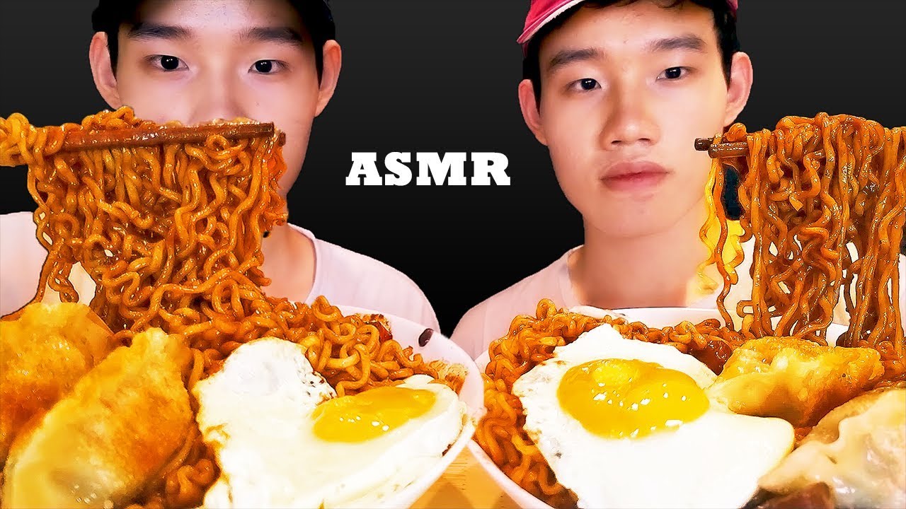 ASMR BLACK BEAN NOODLES, DUMPLINGS & FRIED EGGS (COOKING SOUNDS & EATING SOUNDS )