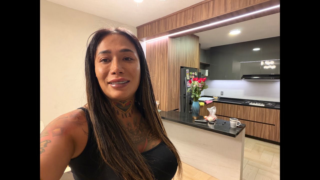 Kary Torres Oficial está en vivo preparamos de comer como están