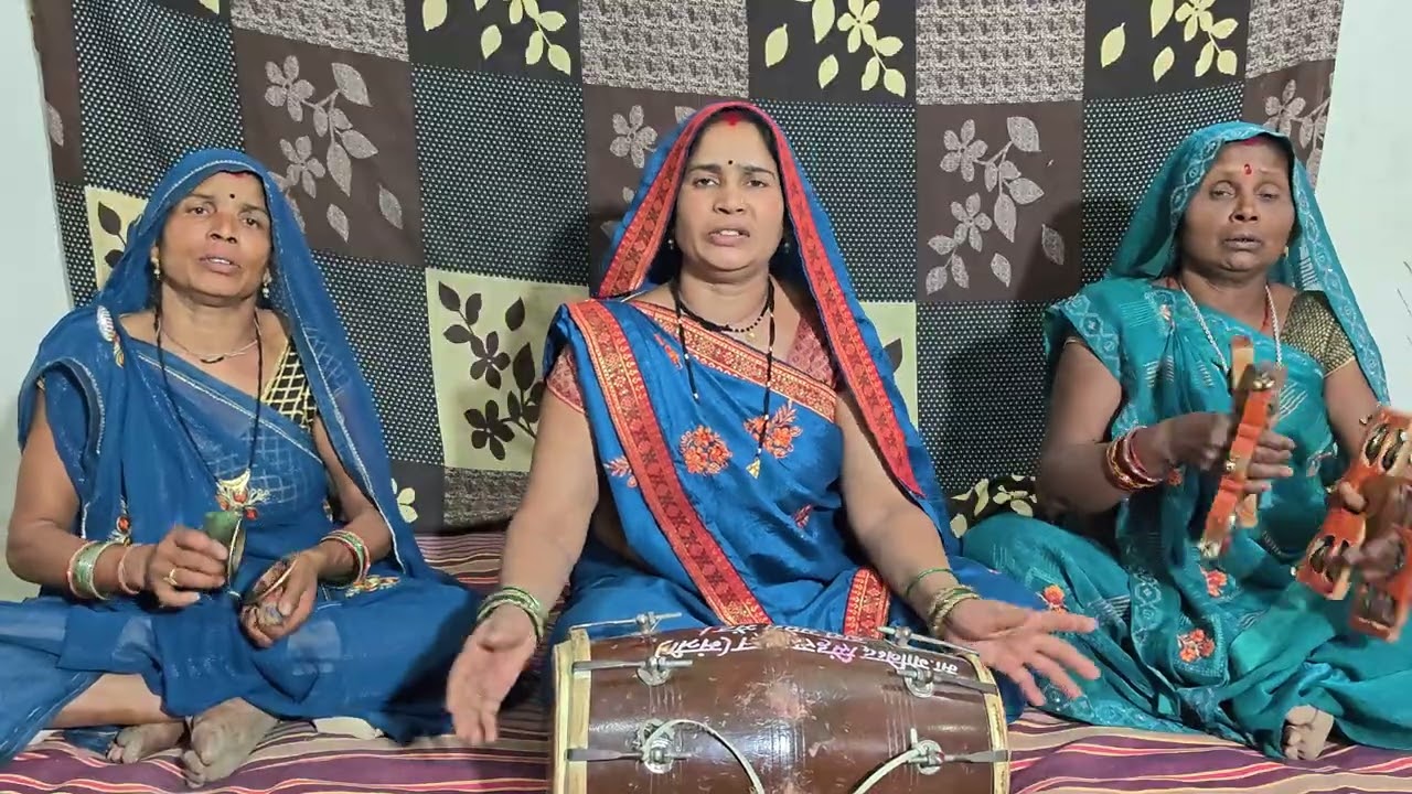 मैया बिनती करे दोई कर जोड़े......!!🙏✨🩵🥰#बुंदेली #भजन#shardakushwaha 