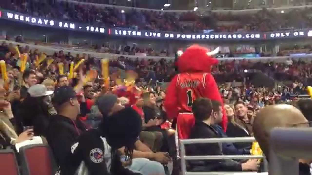 Popcorn spill Bulls game April 3, 2015
