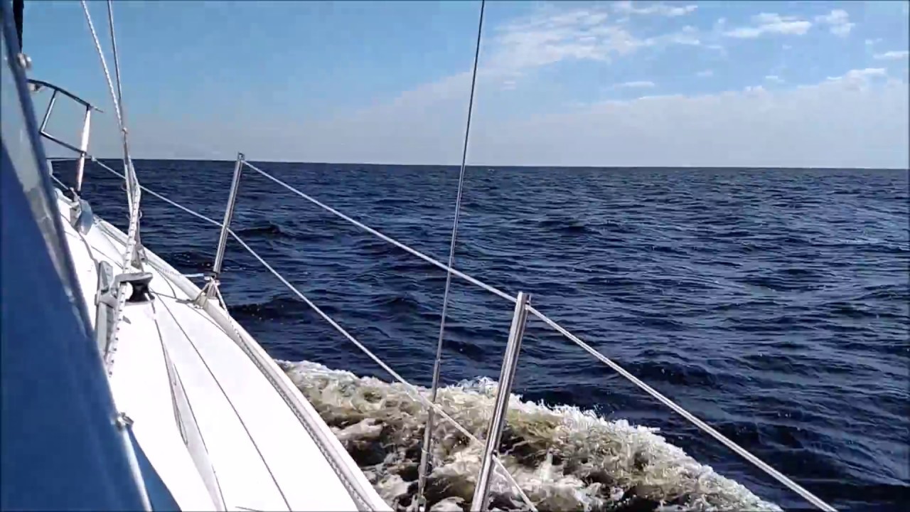Daysailing with a 2002 Hunter 326 Sailboat