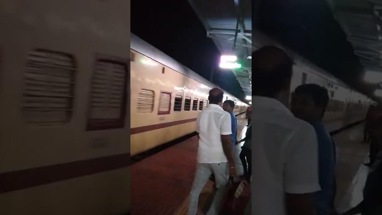 SEMMOZHI EXPRESS ENTERING TRICHY JUNCTION