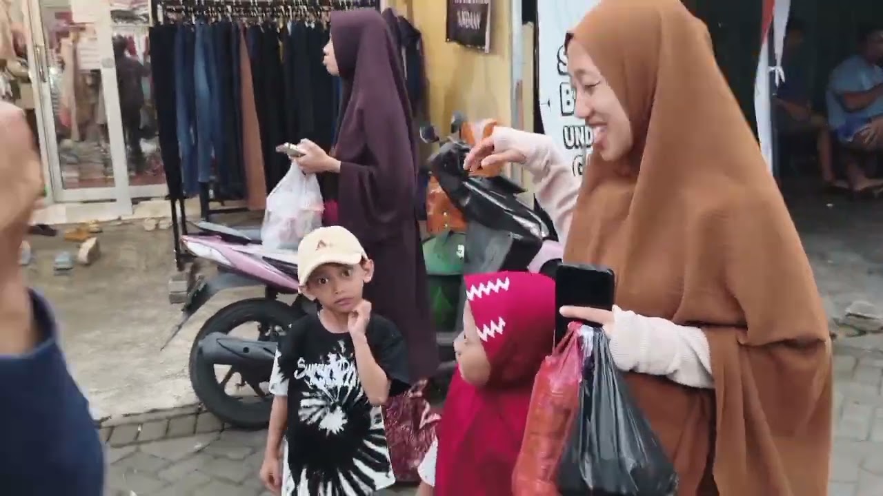 Berburu Takjil Di Terminal Pandaan