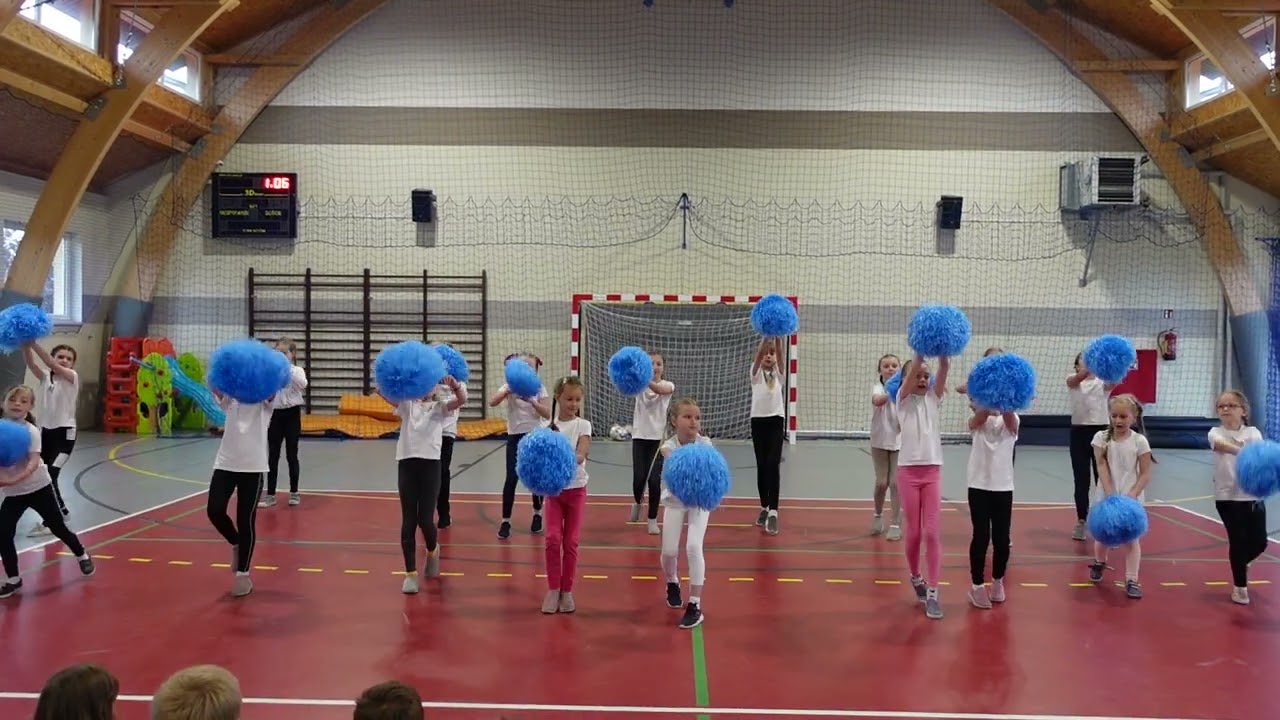 Taniec z pomponami grupa SKS KL  I III