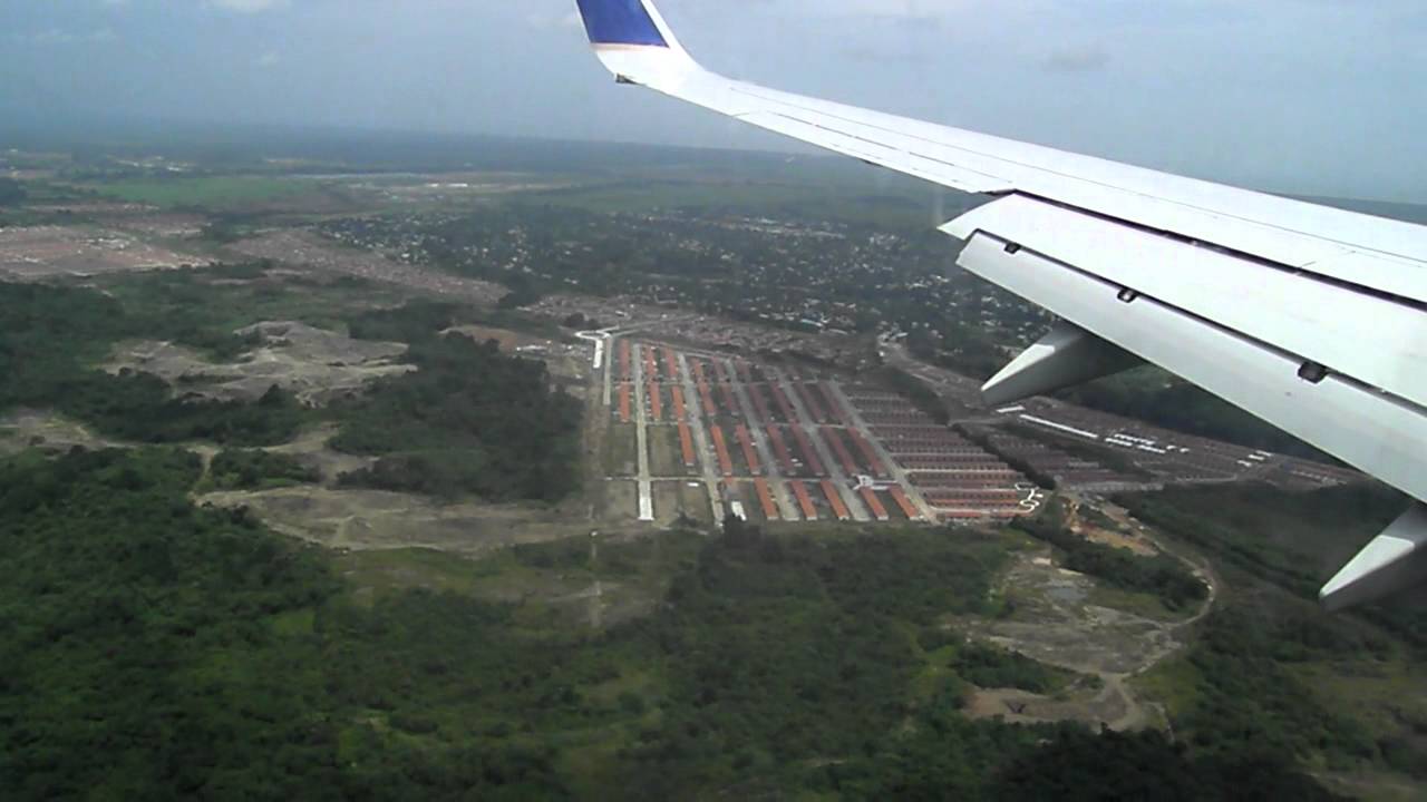 Copa Airlines Boeing 737-800 landing at Tocumen International Airport (PTY)