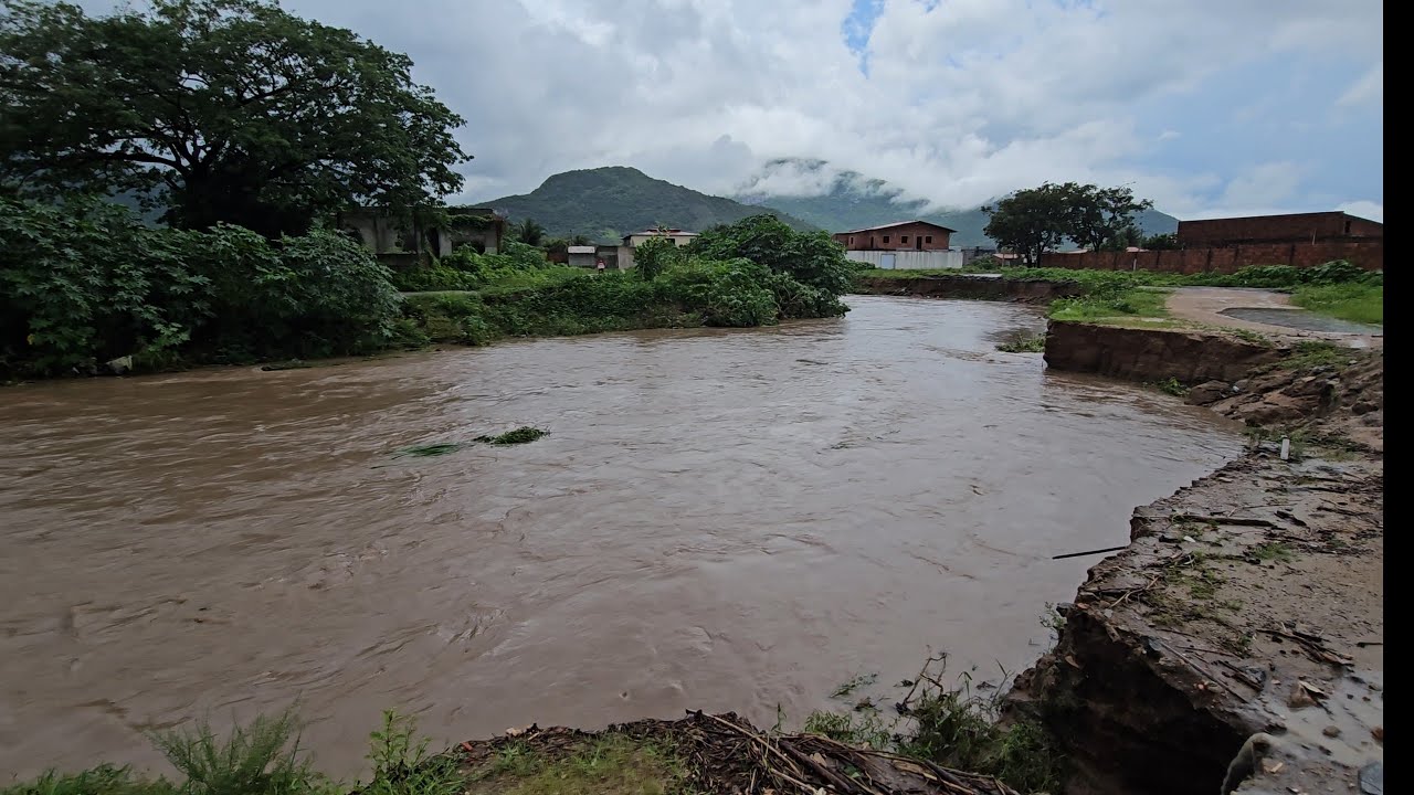 2° DIA MUITA CHUVA E PONTES TRANSBORDANDO DE ÁGUAS CIDADE DE ITAPIPOCA CEARÁ 