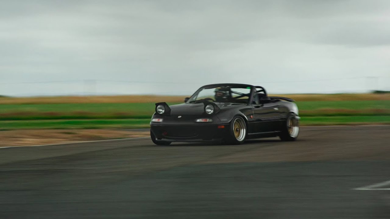Eunos Roadster B6 1.6 with 4AGE Silvertop ITBs - Llandow Circuit [NA6CE ASMR POV]  