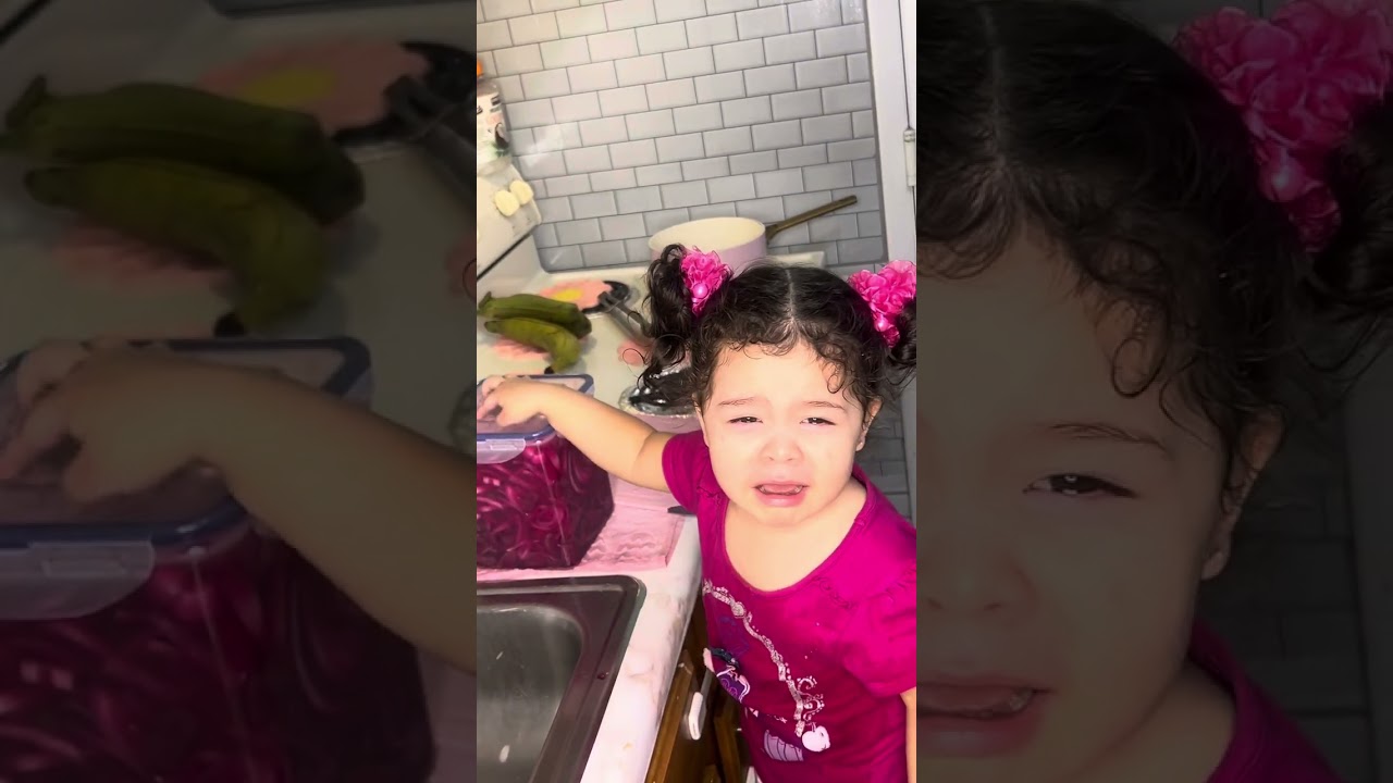 Mi niña Isabella cocinando 👩🏻‍🍳👧🏻 pescado frito 🐟🐠😅 