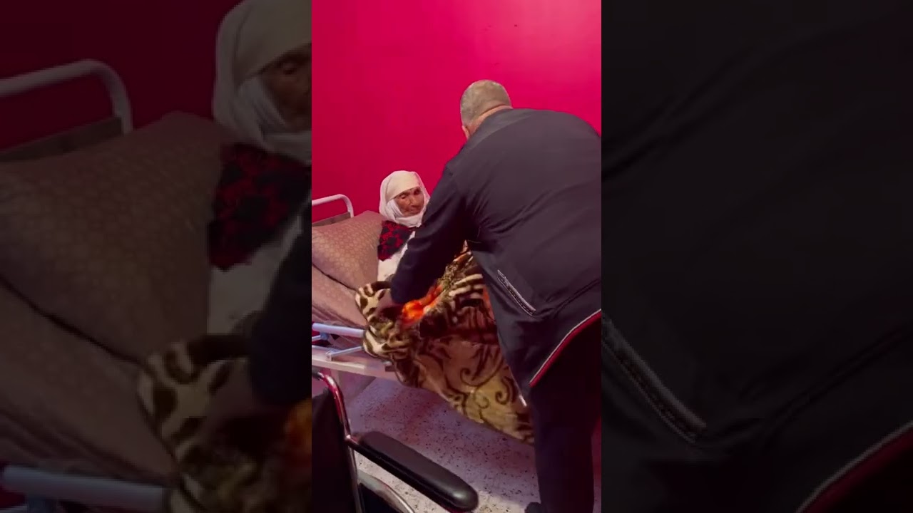 عملية ترحيل عجوز فاقت القرن