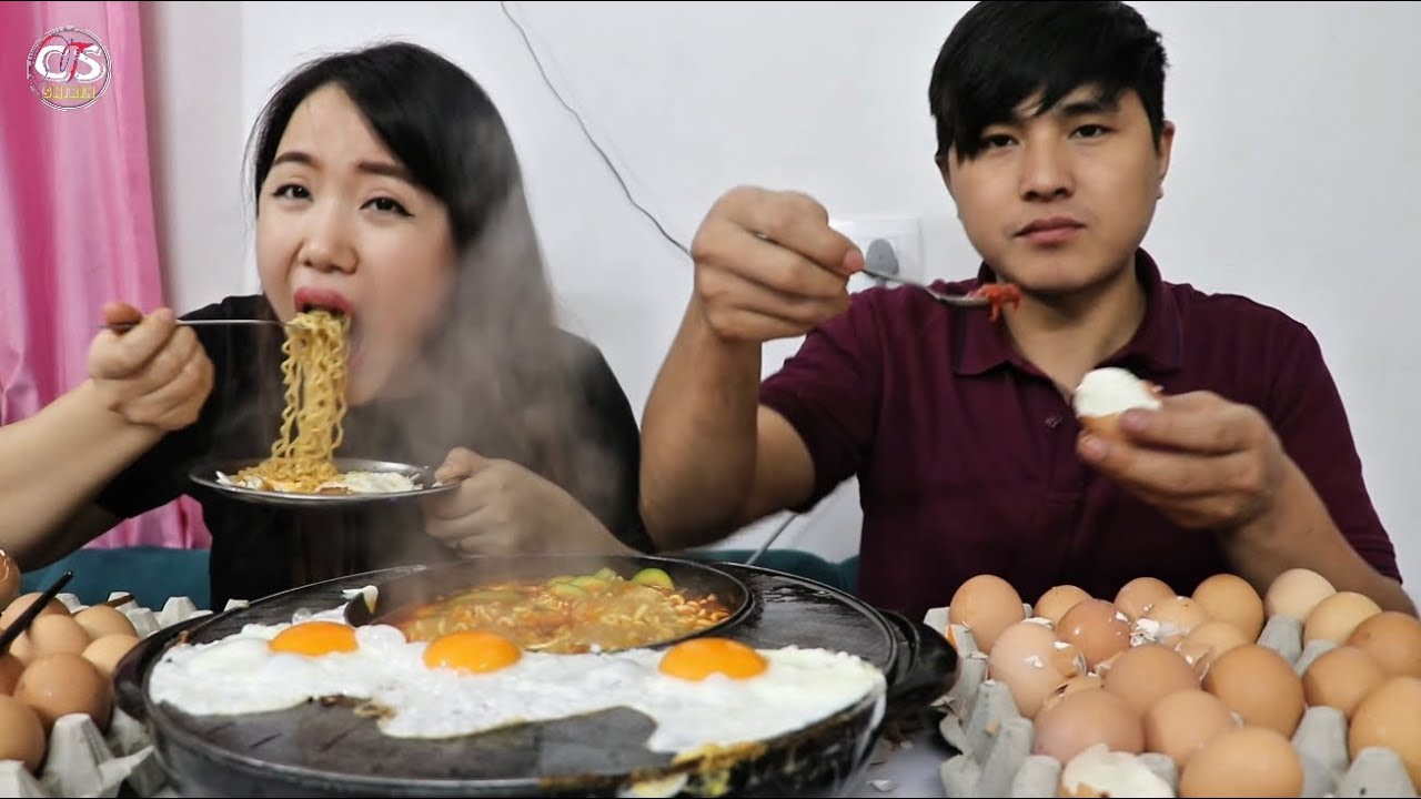 Eggs Eating Challenge with Linzo😂 #shortsfeed #viral #funny #mukbang #fyp #eating 