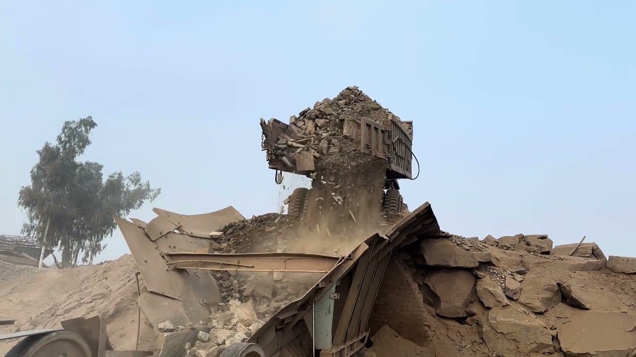 BiG Rock Crusher Machine: A Giant at Work