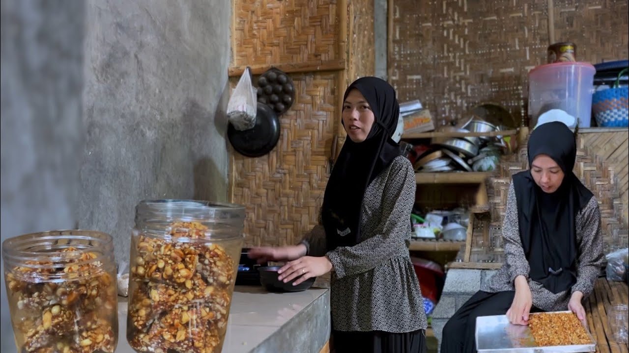 Membuat kue lebaran, bikin kacang karamel atau geti kacang | keluarga ndeso 