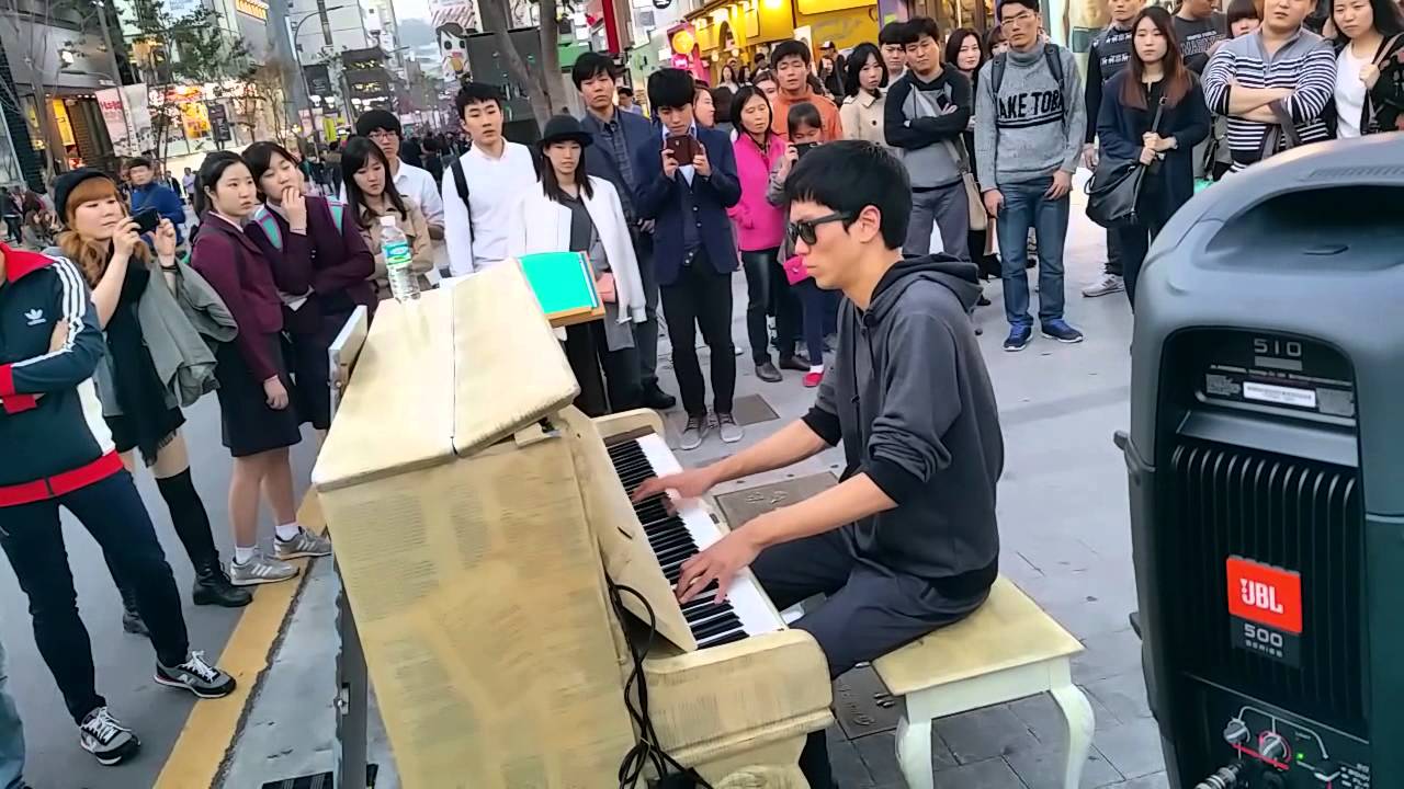 피아노 치는 이정환 in the train