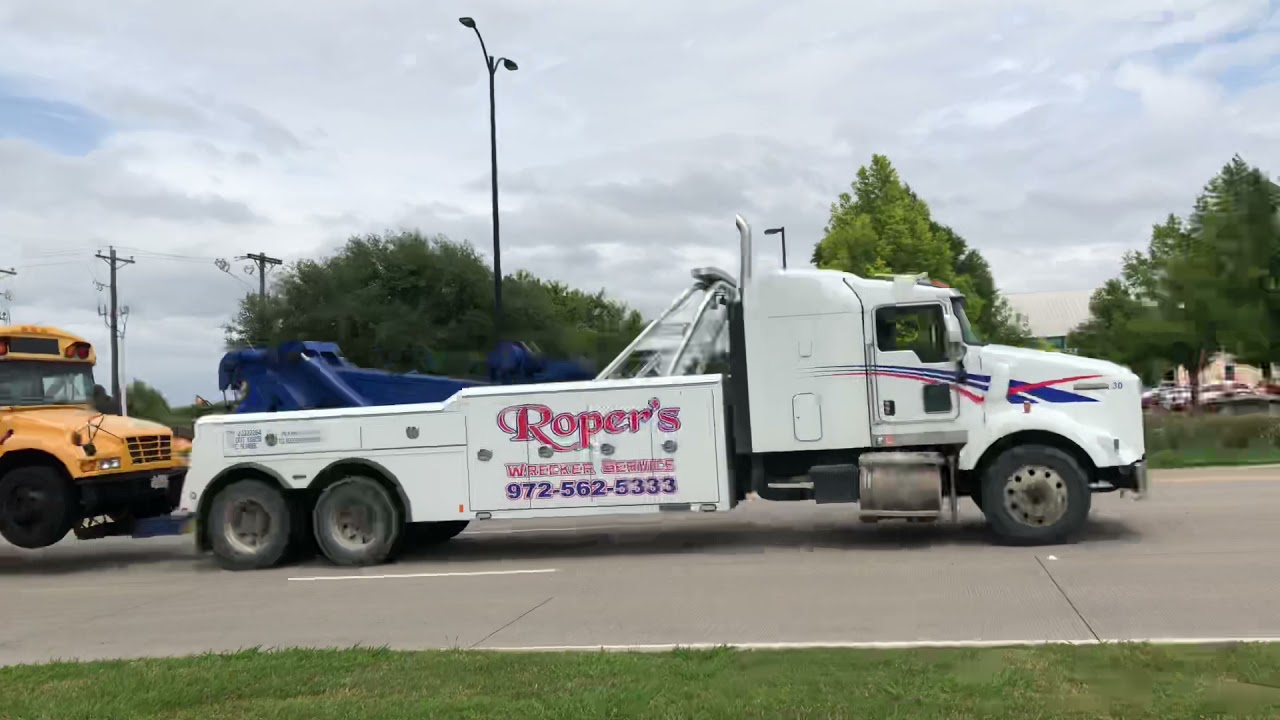 Kenworth T800 wrecker with honk