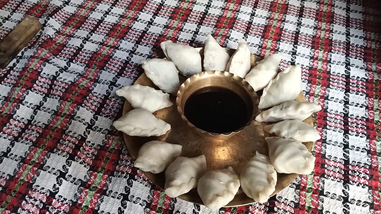 श्री लाडली लाल को अलसी के पिठा का भोग
