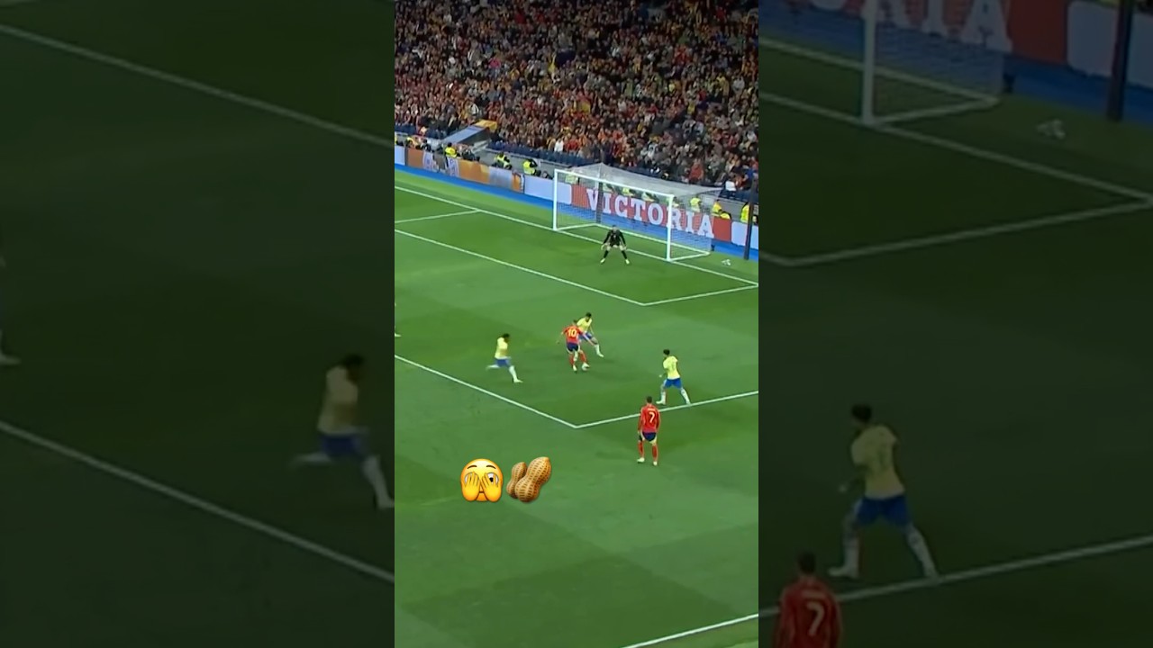 Dani Olmo dances samba in Spain 😬🇪🇸