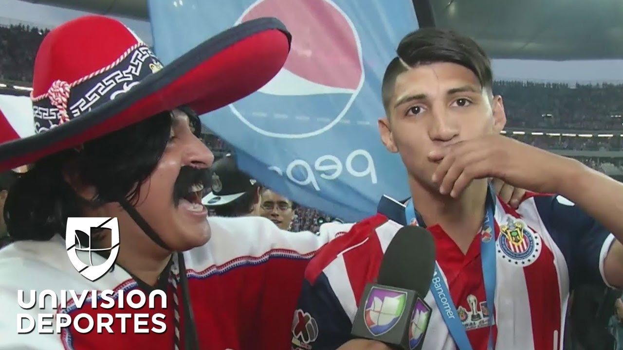 Kevin Arnulfo celebró por lo alto el título de Chivas con Alan Pulido y la ‘Chofis’ López