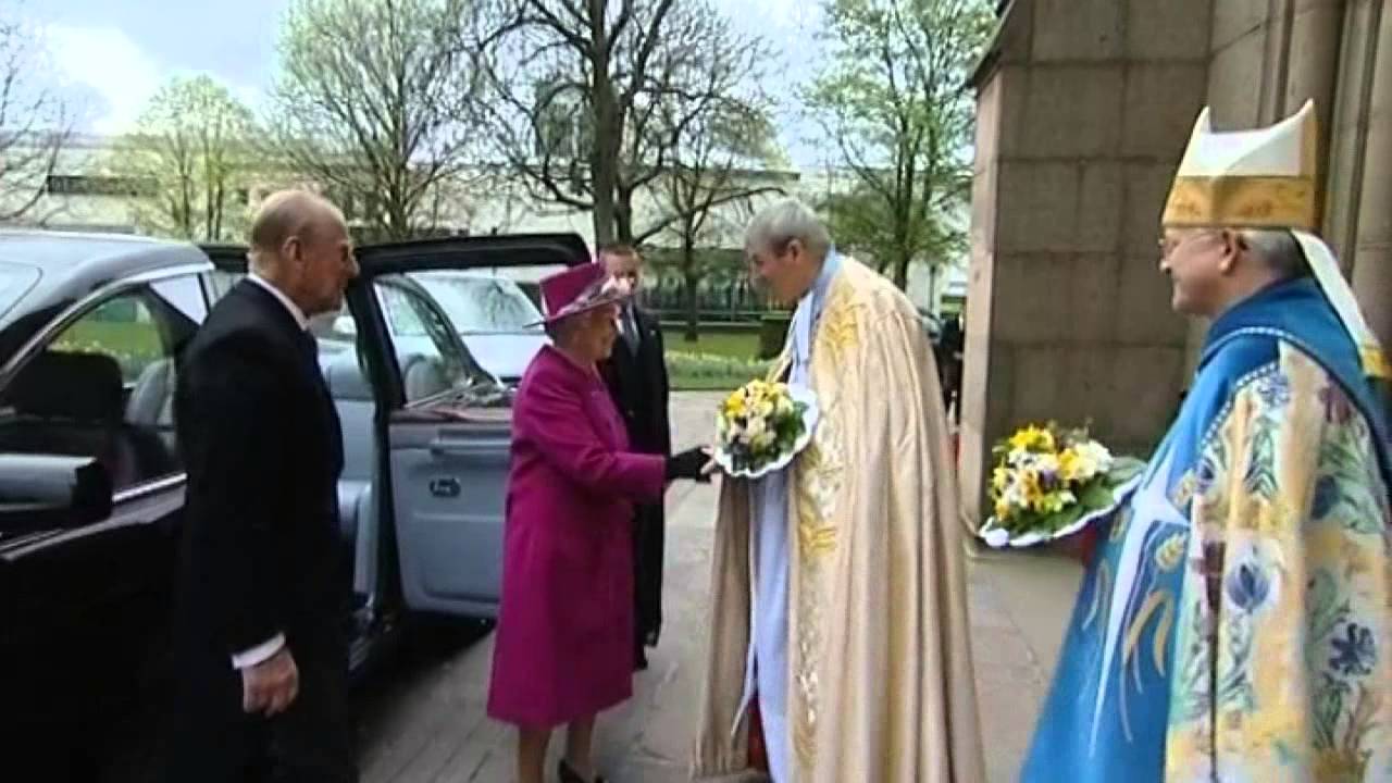 The Queen hands out Maundy money in Blackburn