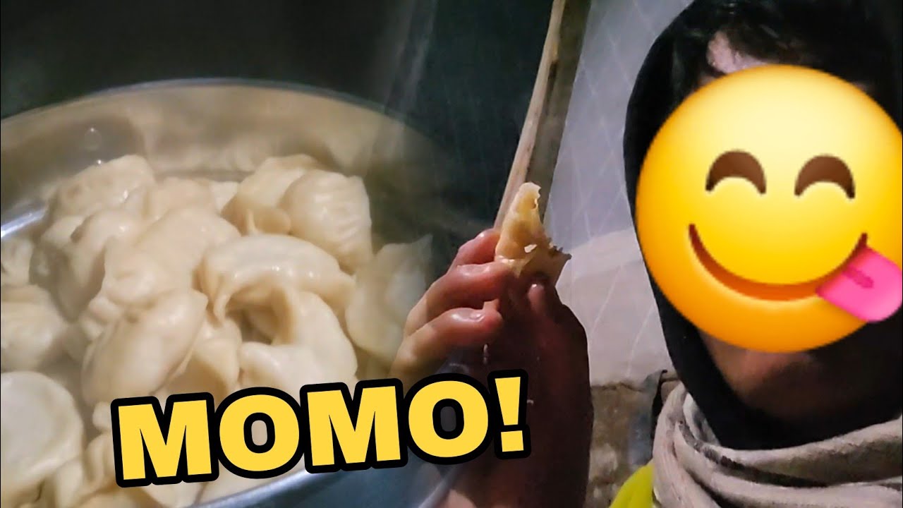 Aaj humne Tasty MOMO  banakar khaya!!😋😍
