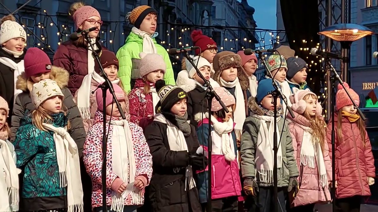 Novoroční vystoupení sborů FZŠ Mezi Školami - Alena Panochová [Staroměstské náměstí - 6.1.2026]