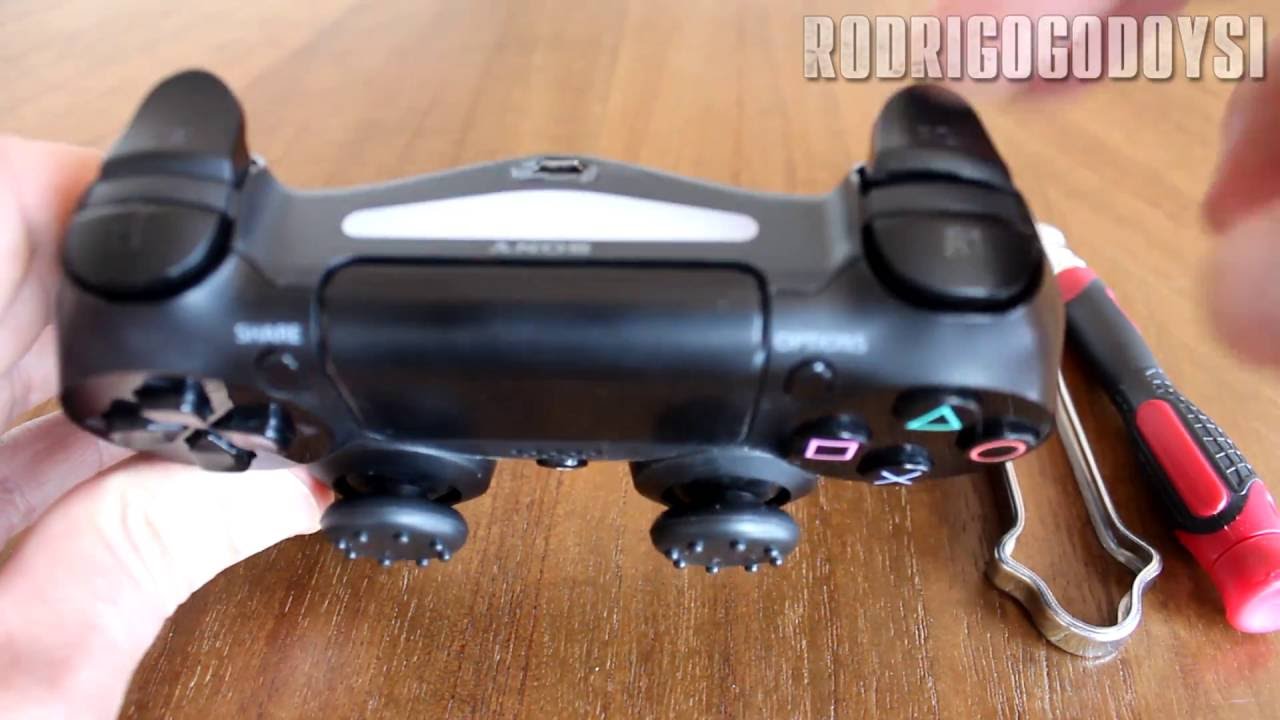 Como substituir um botão L2 ou R2 danificado em um controle do PS4